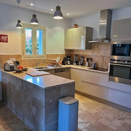 Βίλα Avec Piscine Privee A Lucie *