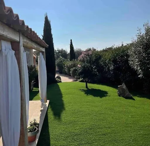 Villa Avec Piscine Privée à Lucie *