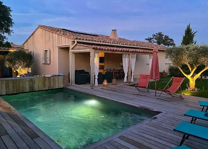 Avec Piscine Privée à Lucie Villa